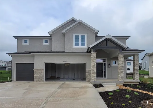 Single family home for sale at 18232 Oakmont St, Bucyrus, KS 66013 | MLS# 2643196