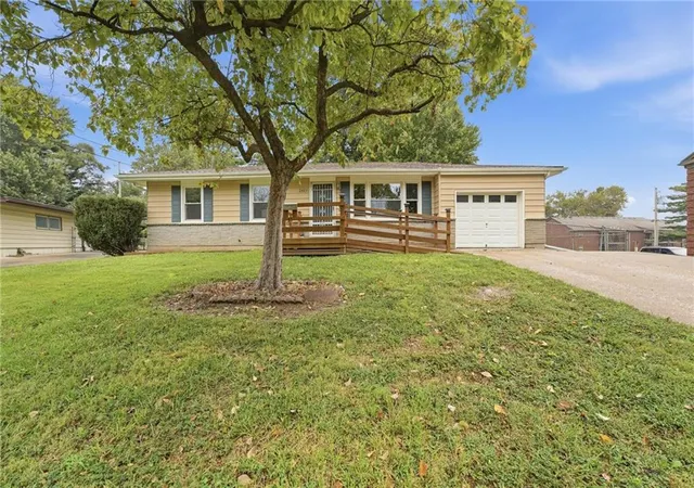 Photo 1 of Single family home for sale at 2404 Ne Shady Ln Dr, Kansas City, MO 64118 | MLS# 2643197 | Listing updated on 2026-09-26