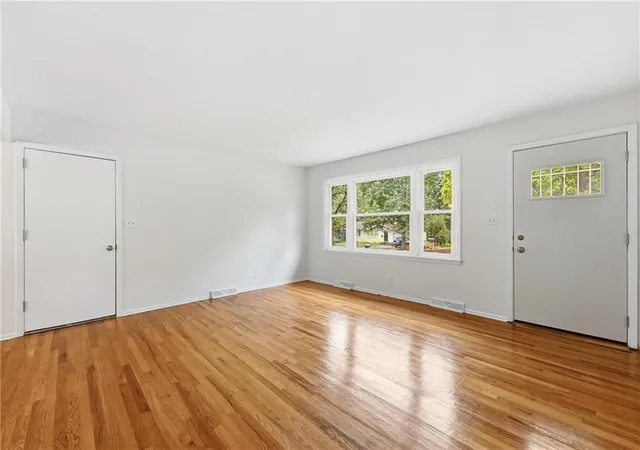 Photo 3 of Single family home for sale at 2404 NE Shady Ln Dr, Kansas City, MO 64118 | MLS# 2643197 | Listing updated on 2026-09-26