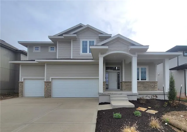 Single family home for sale at 18261 Earnshaw St, Bucyrus, KS 66013 | MLS# 2643198