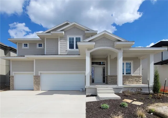 Photo 1 of Single family home for sale at 18261 Earnshaw St, Bucyrus, KS 66013 | MLS# 2643198 | Listing updated on 2026-09-23