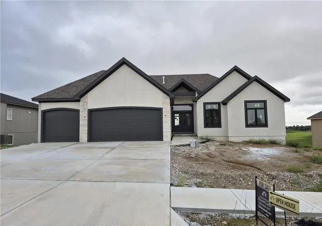 Single family home for sale at 4421 Tee Box Dr, Basehor, KS 66007 | MLS# 2643203