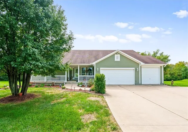 Photo 3 of Sale Pending at 7401 155 Street, Belton, MO 64012 | MLS# 2643204 | Listing updated on 2026-10-06