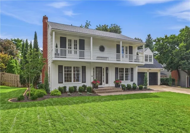Photo 3 of Sale Pending at 1207 W 67th Terrace, Kansas City, MO 64113 | MLS# 2643207 | Listing updated on 2026-09-26