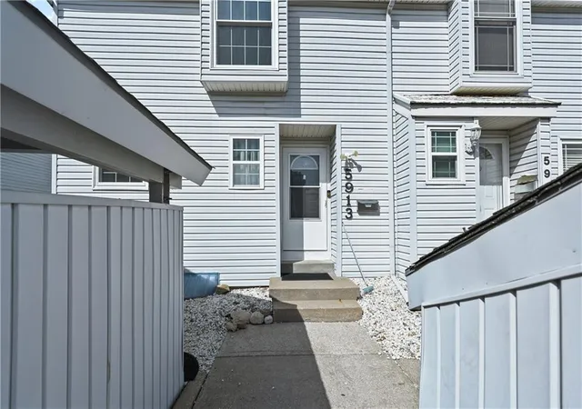 Photo 1 of Townhouse for sale at 5913 Ridgeway Ave, Kansas City, MO 64133 | MLS# 2643212 | Listing updated on 2026-10-04