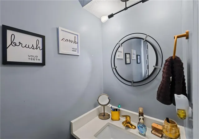 Photo 3 of Townhouse for sale at 5913 Ridgeway Ave, Kansas City, MO 64133 | MLS# 2643212 | Listing updated on 2026-10-04
