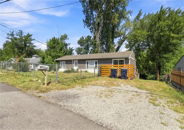 Photo 1 of Single family home for sale at 8804 E 47th Street, Kansas City, MO 64129 | MLS# 2643213 | Listing updated on 2026-09-21