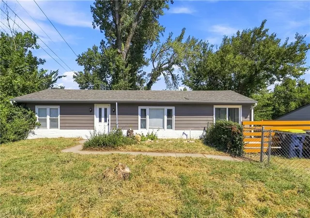 Photo 2 of Single family home for sale at 8804 E 47th Street, Kansas City, MO 64129 | MLS# 2643213 | Listing updated on 2026-09-21