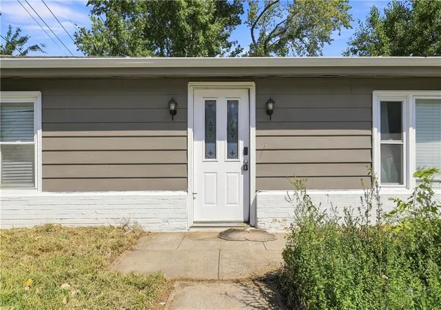 Photo 3 of Single family home for sale at 8804 E 47th Street, Kansas City, MO 64129 | MLS# 2643213 | Listing updated on 2026-09-21