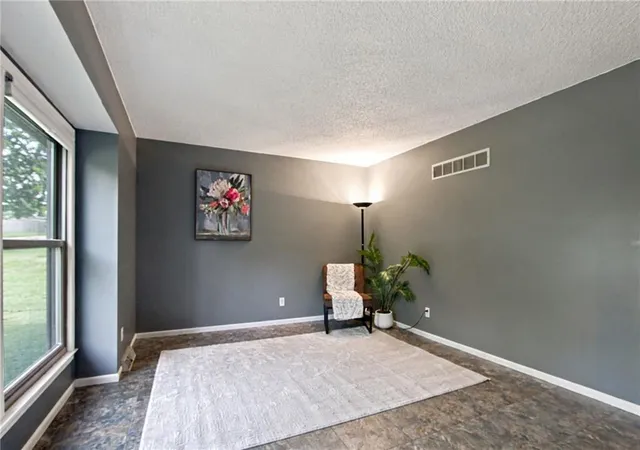 Photo 3 of Sale Pending at 6009 N Wyandotte St, Kansas City, MO 64118 | MLS# 2643219 | Listing updated on 2026-10-04