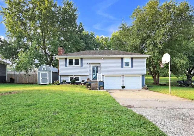 Photo 1 of Sale Pending at 302 W Swenson Dr, Savannah, MO 64485 | MLS# 2643221 | Listing updated on 2026-10-02