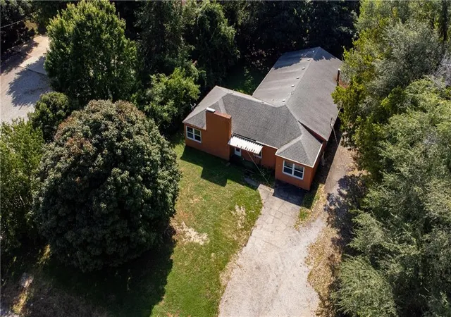 Photo 3 of Single family home for sale at 2920 Pear St, Saint Joseph, MO 64503 | MLS# 2643222 | Listing updated on 2026-09-25