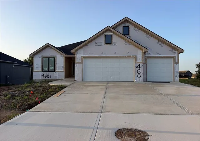 Single family home for sale at 4601 NE 86th Terrace, Kansas City, MO 64156 | MLS# 2643232