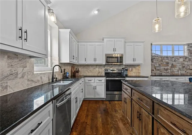 Photo 4 of Sale Pending at 13365 NW 72nd Street, Kansas City, MO 64152 | MLS# 2643234 | Listing updated on 2026-09-25