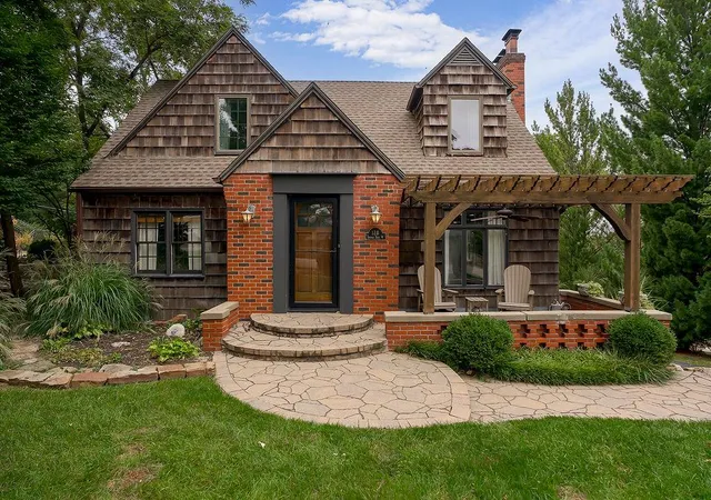 Photo 2 of Single family home for sale at 128 W Terrace Trl, Lake Quivira, KS 66217 | MLS# 2643240 | Listing updated on 2026-10-07