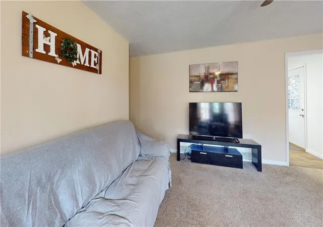 Photo 3 of Single family home for sale at 811 N Oak St, Nevada, MO 64772 | MLS# 2643242 | Listing updated on 2026-10-07