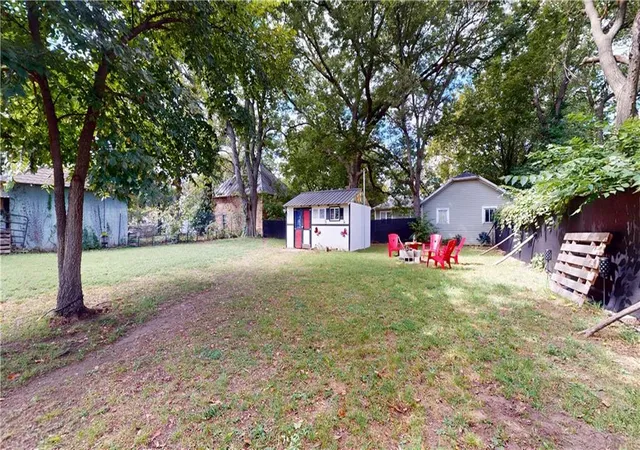 Photo 4 of Single family home for sale at 811 N Oak St, Nevada, MO 64772 | MLS# 2643242 | Listing updated on 2026-10-07