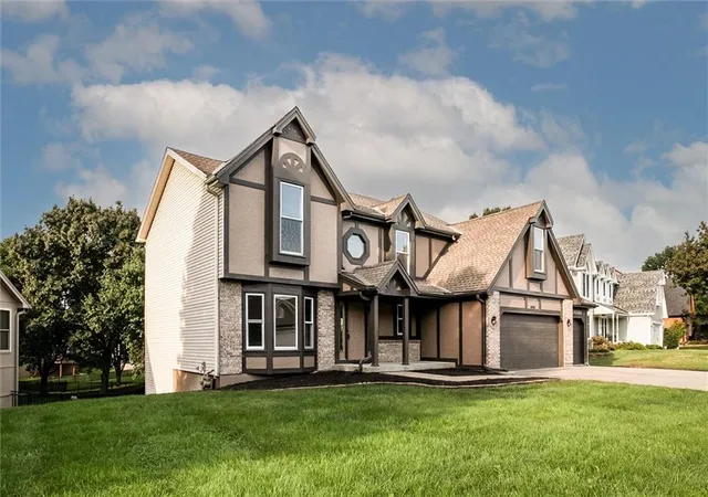 Photo 3 of Single family home for sale at 4005 Ne 61st Terrace, Kansas City, MO 64119 | MLS# 2643244 | Listing updated on 2026-10-08