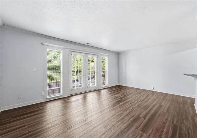 Photo 3 of Condo for sale at 4727 Jarboe St #95, Kansas City, MO 64112 | MLS# 2643245 | Listing updated on 2026-09-22