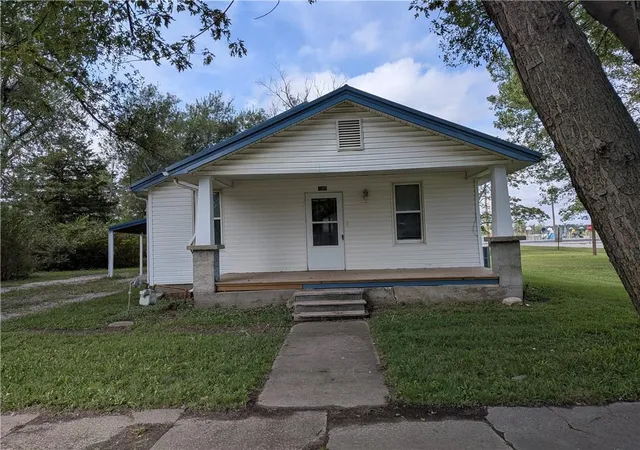 Photo 1 of Single family home for sale at 1303 Walnut St, Pleasanton, KS 66075 | MLS# 2643249 | Listing updated on 2026-09-23
