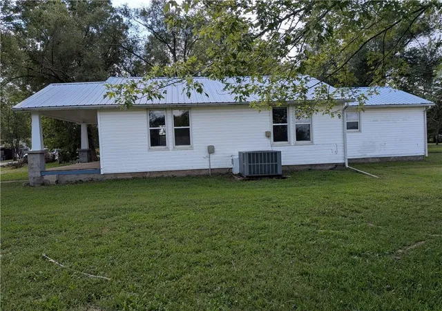 Photo 3 of Single family home for sale at 1303 Walnut St, Pleasanton, KS 66075 | MLS# 2643249 | Listing updated on 2026-09-23