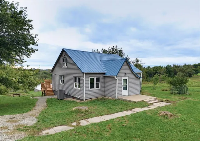 Photo 2 of Single family home for sale at 224 Nw 3rd Avenue, Trenton, MO 64683 | MLS# 2643254 | Listing updated on 2026-09-29
