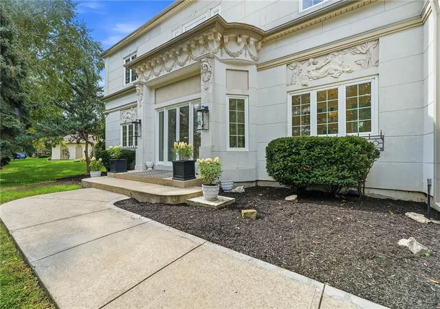 Photo 4 of Single family home for sale at 11224 Rosewood St, Leawood, KS 66211 | MLS# 2643255 | Listing updated on 2026-10-23