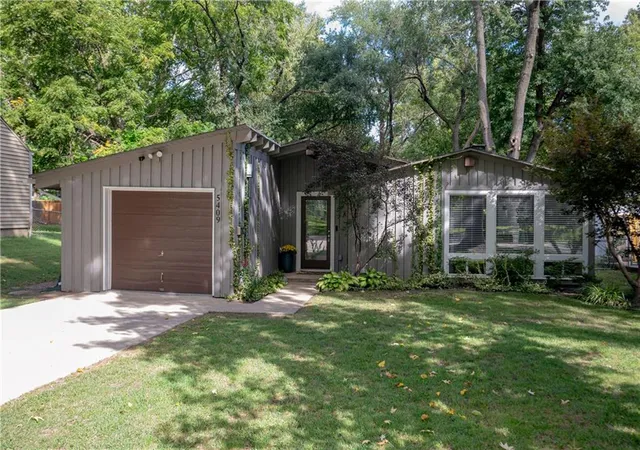 Photo 1 of Sale Pending at 5409 Reeds Rd, Mission, KS 66202 | MLS# 2643256 | Listing updated on 2026-09-25