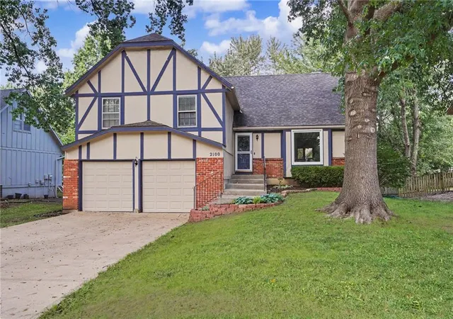 Photo 2 of Single family home for sale at 2100 E Sleepy Holw Dr, Olathe, KS 66062 | MLS# 2643258 | Listing updated on 2026-10-20