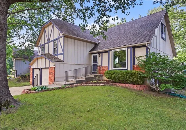 Photo 4 of Single family home for sale at 2100 E Sleepy Holw Dr, Olathe, KS 66062 | MLS# 2643258 | Listing updated on 2026-10-20
