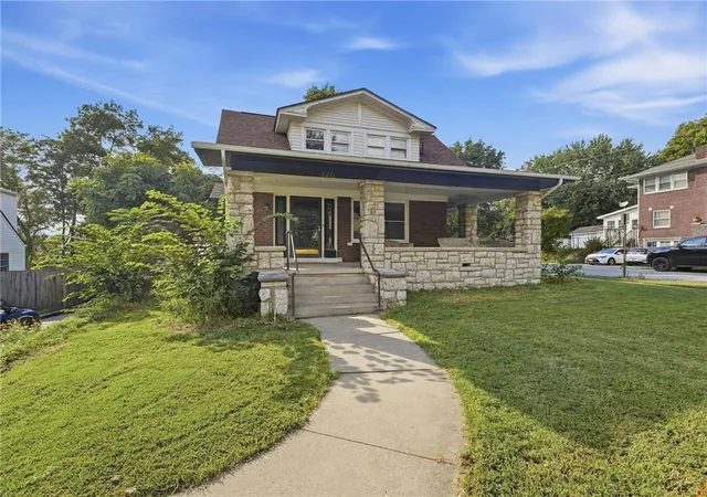Photo 1 of Single family home for sale at 320 N River Blvd, Independence, MO 64050 | MLS# 2643268 | Listing updated on 2026-09-25