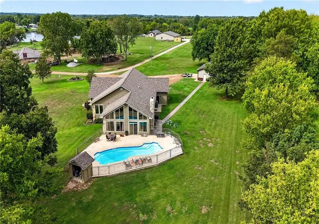 Photo 3 of Single family home for sale at 11210 Lakeview Dr, Erie, KS 66733 | MLS# 2643269 | Listing updated on 2026-10-07