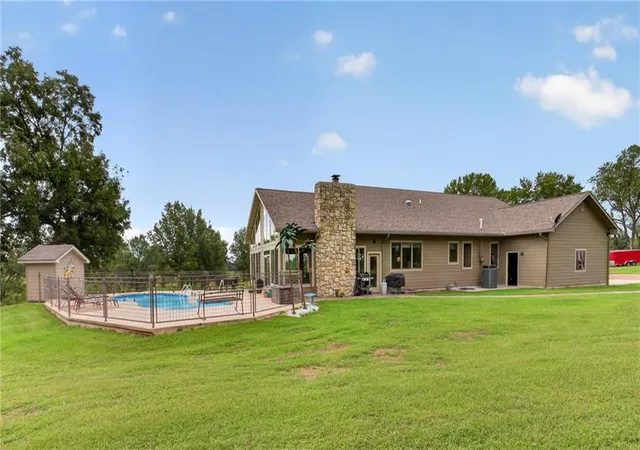 Photo 3 of Single family home for sale at 11210 Lakeview Dr, Erie, KS 66733 | MLS# 2643269 | Listing updated on 2026-10-07