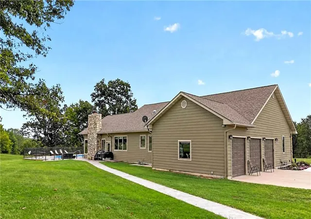 Photo 4 of Single family home for sale at 11210 Lakeview Dr, Erie, KS 66733 | MLS# 2643269 | Listing updated on 2026-10-07