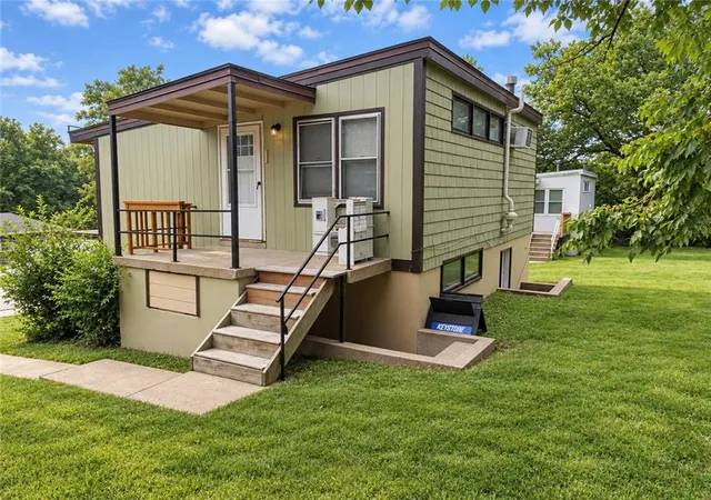 Photo 3 of Multi family home for sale at 1422 W &1422 1/2 Waldo Ave, Independence, MO 64050 | MLS# 2643270 | Listing updated on 2026-10-07