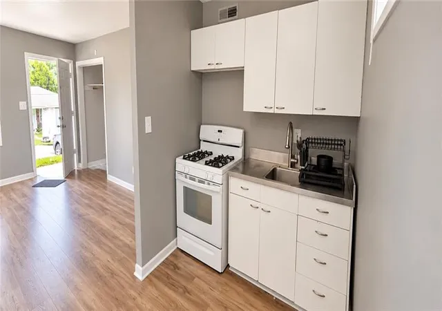 Photo 4 of House for sale at 1422 W &1422 1/2 Waldo Ave, Independence, MO 64050 | MLS# 2643270 | Listing updated on 2026-10-07