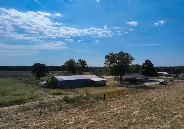 Photo 3 of Single family home for sale at 11795 Se Tt Hwy, Osceola, MO 64776 | MLS# 2643271 | Listing updated on 2026-09-21