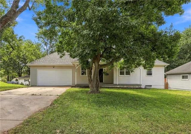Photo 2 of Single family home for sale at 9509 E 79th Street, Raytown, MO 64138 | MLS# 2643273 | Listing updated on 2026-09-27