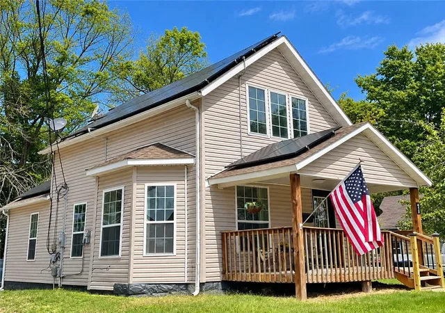 Photo 1 of Single family home for sale at 412 N Washington St, Warrensburg, MO 64093 | MLS# 2643276 | Listing updated on 2026-10-02