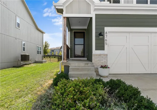 Photo 2 of Single family home for sale at 8765 SW Brickell Dr, Lees Summit, MO 64064 | MLS# 2643278 | Listing updated on 2026-09-21