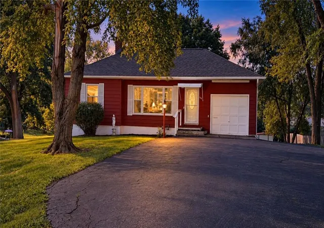 Photo 2 of Single family home for sale at 1201 76th Terrace, Kansas City, MO 64118 | MLS# 2643281 | Listing updated on 2026-09-22