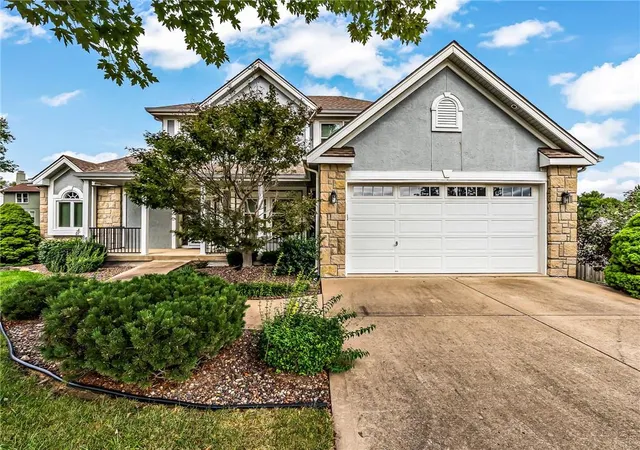 Photo 1 of Sale Pending at 504 Ne 94th Court, Kansas City, MO 64155 | MLS# 2643286 | Listing updated on 2026-09-28