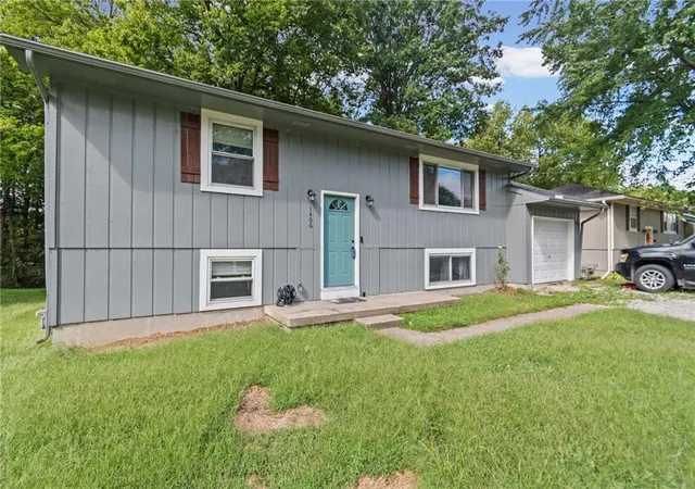 Photo 2 of Sale Pending at 1406 Ridgeway Dr, Richmond, MO 64085 | MLS# 2643289 | Listing updated on 2026-10-08