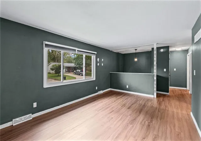 Photo 3 of Sale Pending at 1406 Ridgeway Dr, Richmond, MO 64085 | MLS# 2643289 | Listing updated on 2026-10-08