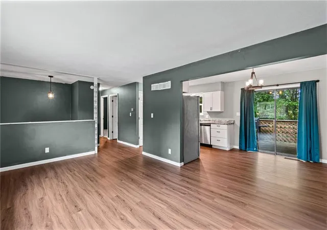 Photo 4 of Sale Pending at 1406 Ridgeway Dr, Richmond, MO 64085 | MLS# 2643289 | Listing updated on 2026-10-08
