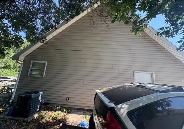 Photo 2 of Single family home for sale at 1820 Evergreen St, Leavenworth, KS 66048 | MLS# 2643293 | Listing updated on 2026-09-22