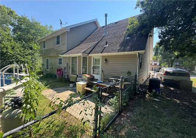 Photo 3 of Single family home for sale at 1820 Evergreen St, Leavenworth, KS 66048 | MLS# 2643293 | Listing updated on 2026-09-22