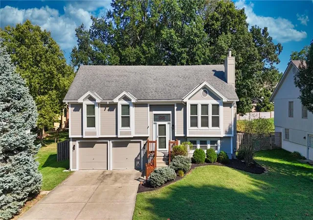 Photo 1 of Single family home for sale at 6901 N Lydia Ave, Kansas City, MO 64118 | MLS# 2643294 | Listing updated on 2026-09-29