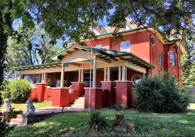 Single family home for sale at 614 Elm St, Coffeyville, KS 67337 | MLS# 2643295