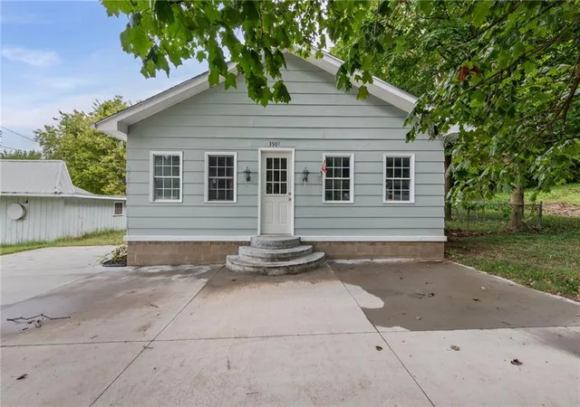 Single family home for sale at 3901 S 22nd Street, Saint Joseph, MO 64503 | MLS# 2643306